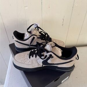 Nike Air Force 1 '07 LV8 in Desert Khaki and Black